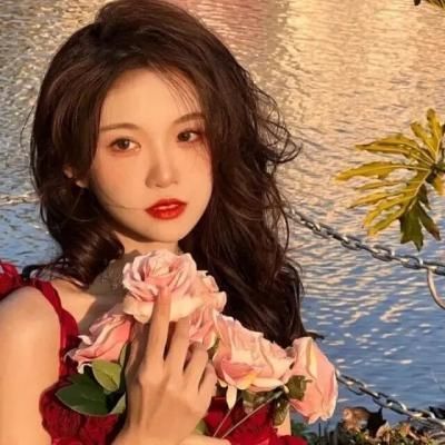 美女壁纸风景_美女自拍