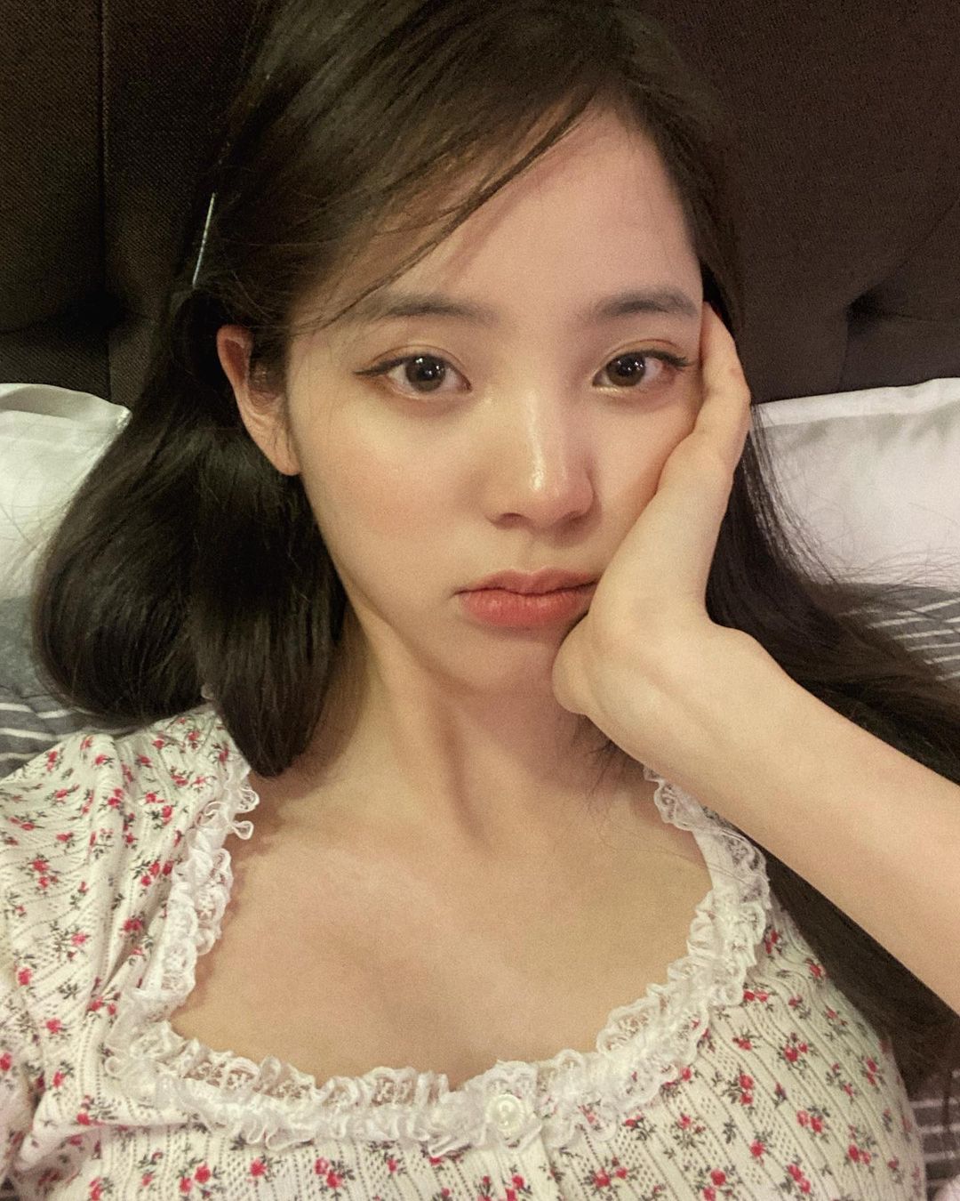 美女壁纸ins电脑_美女头像真人微信