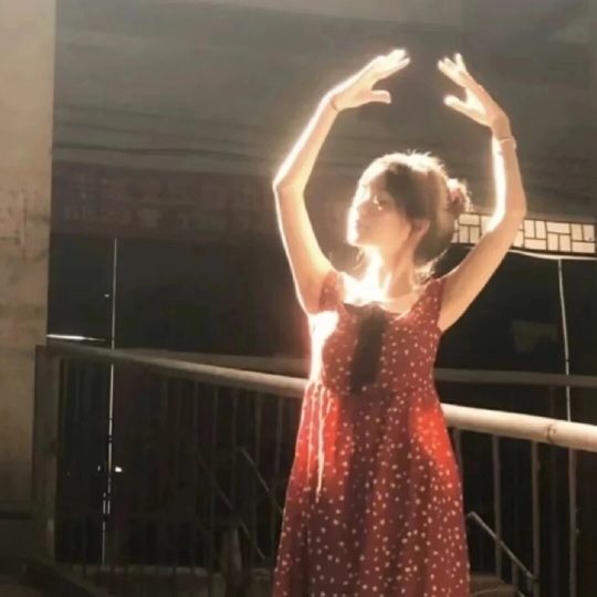 美女高雅造型_美女照片游泳中国
