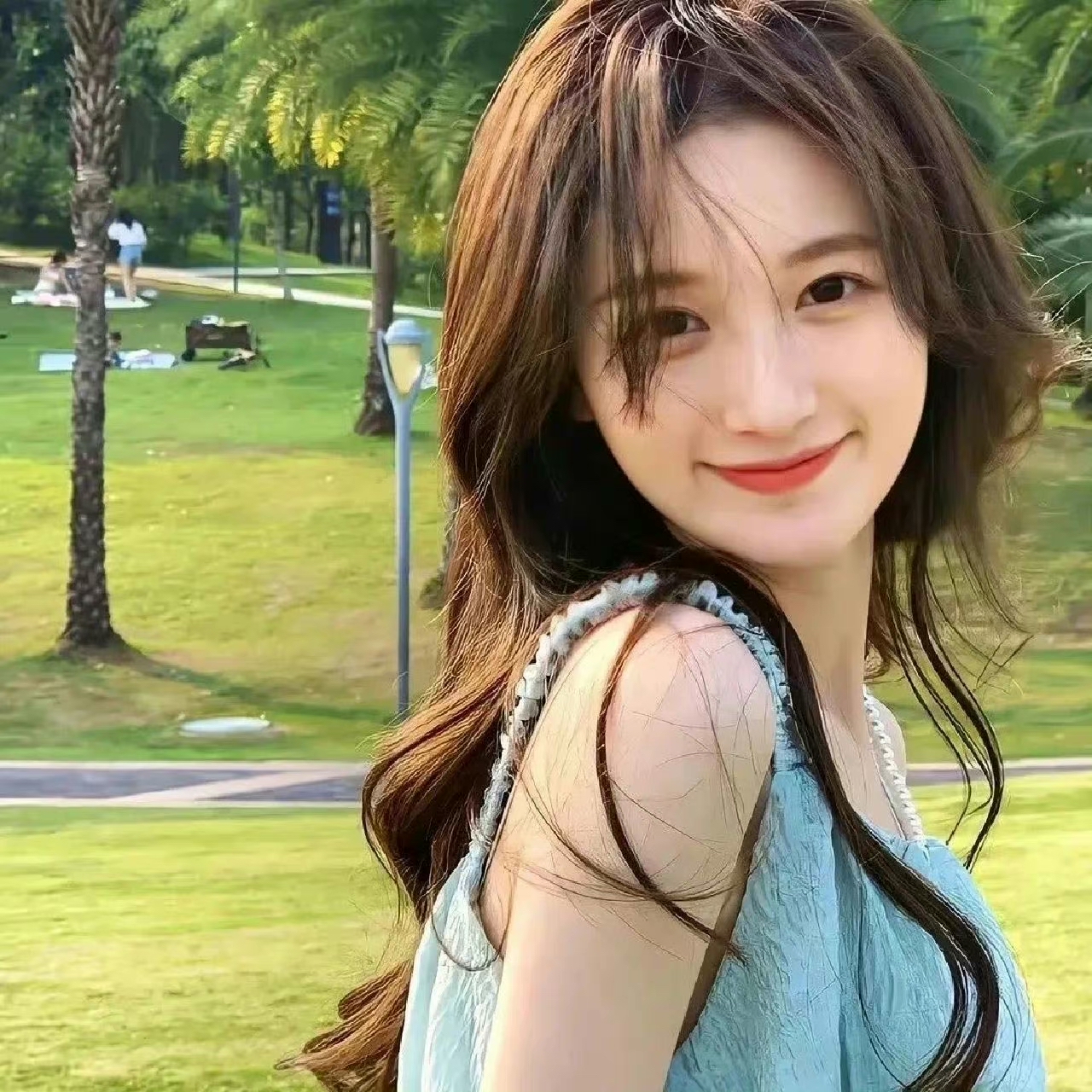 美女图片微信头像侧脸_美女图片微信头像背影酷霸气