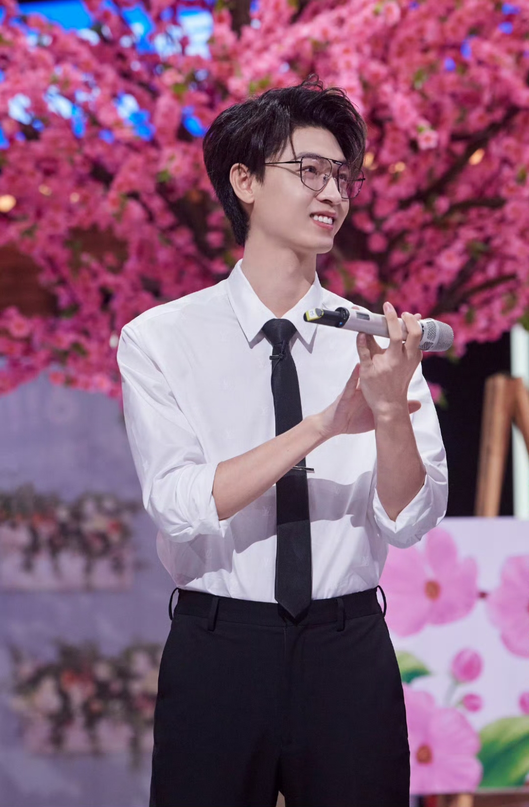 美女头像甜美卡通_美女壁纸手机壁纸