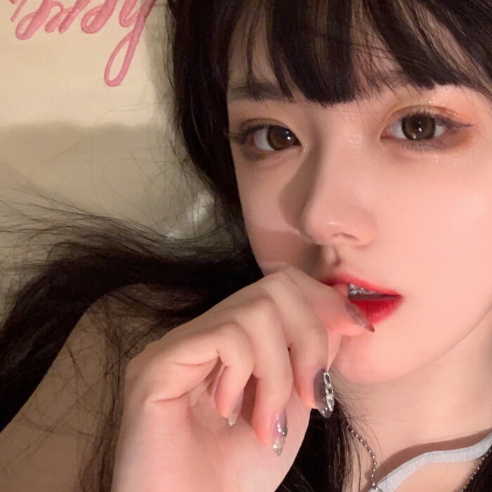 美女头像真人版_美女头像真人头像高冷