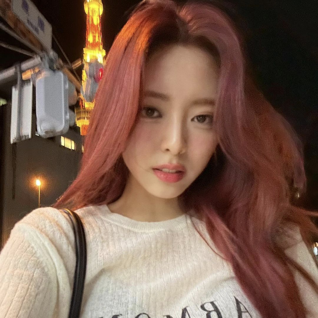 美女照片背影侧面_美女自拍