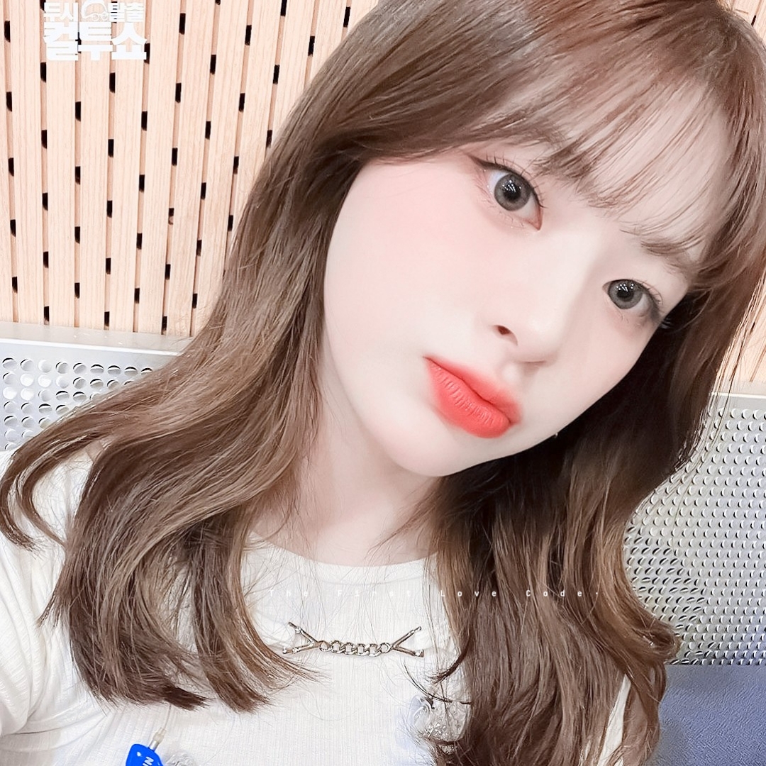 美女头像真人版_美女壁纸手机壁纸
