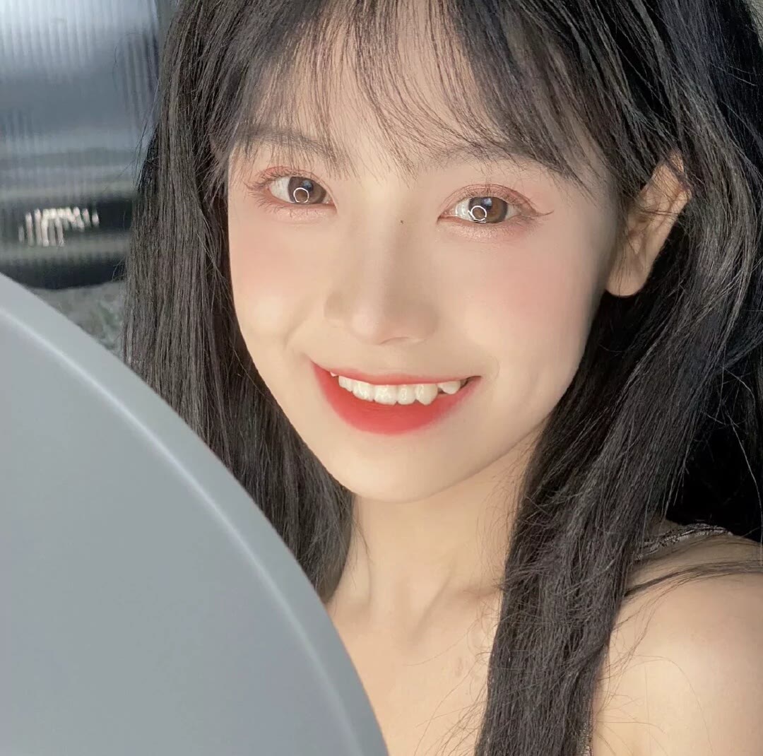 美女自拍_美女头像图片