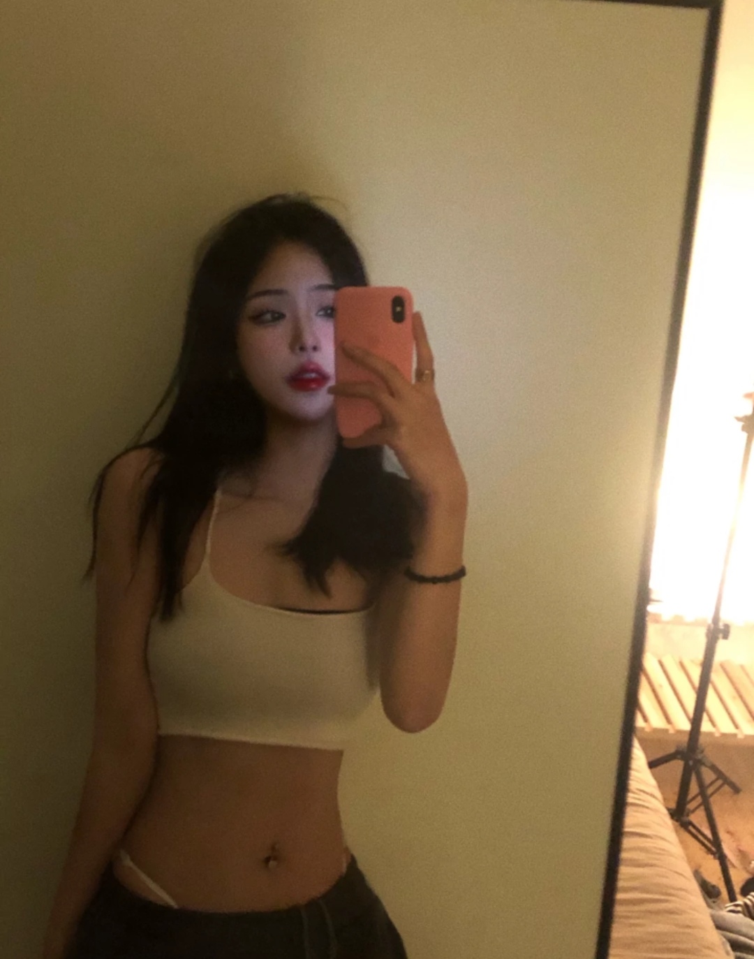 美女图片微信头像真人背影_美女壁纸电脑桌面氛围感