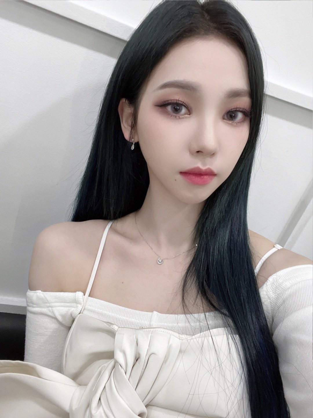 美女壁纸手机壁纸_美女自拍