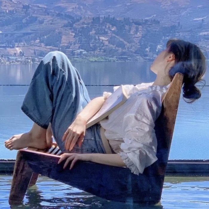 美女照片背影侧面_美女照片侧脸好看头像