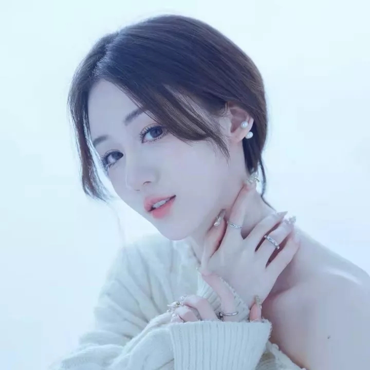 美女头像真人头像高冷_美女壁纸手机壁纸图片身材养眼