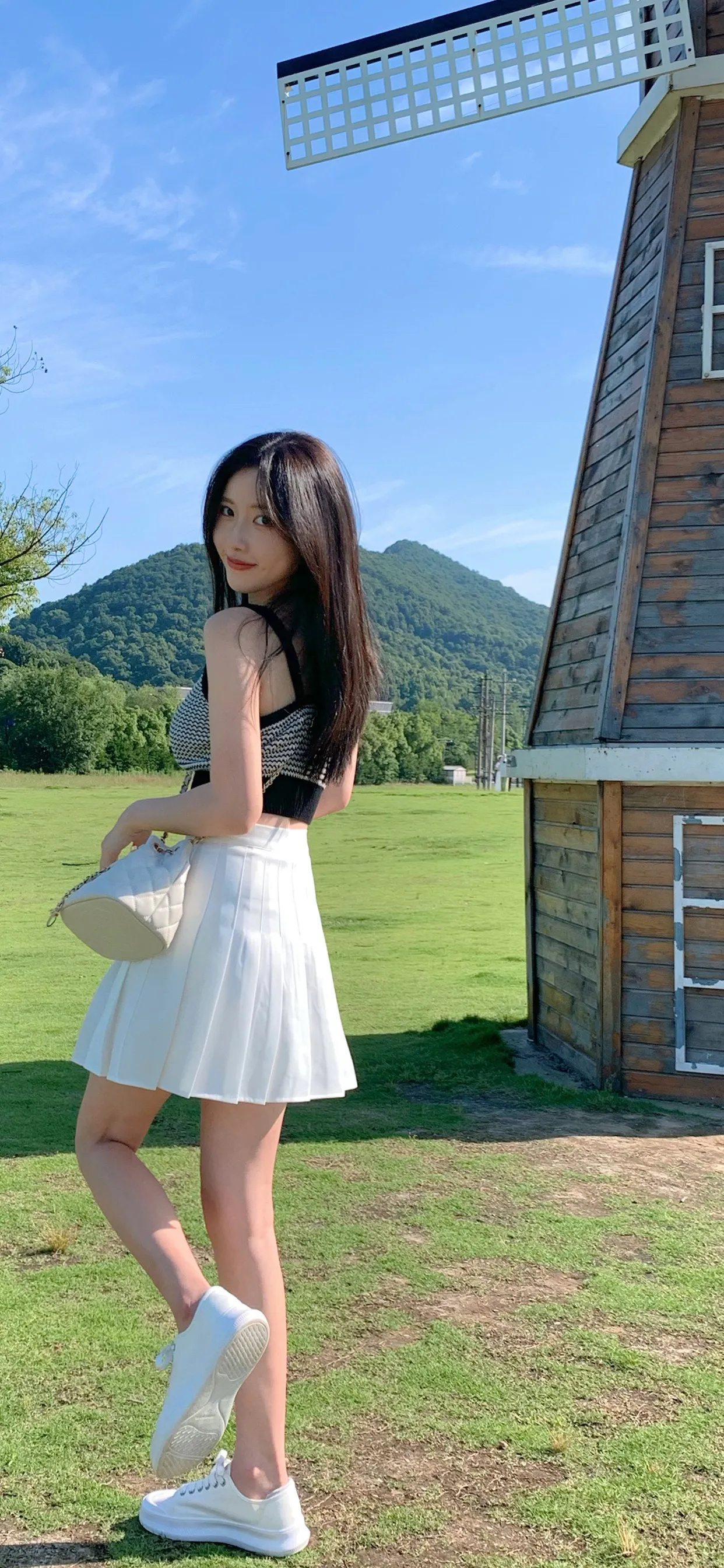 阳光藏在草帽里_美女头像甜美