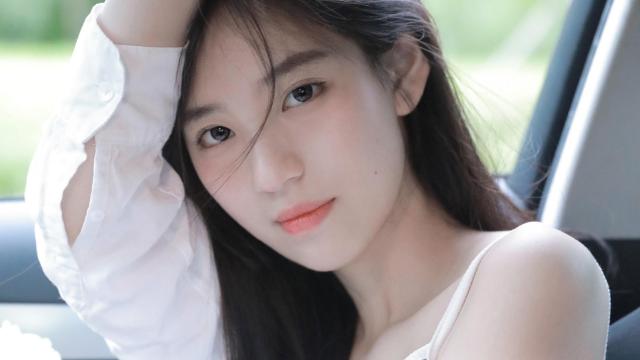 白鹿采集别致的七_美女图片微信头像