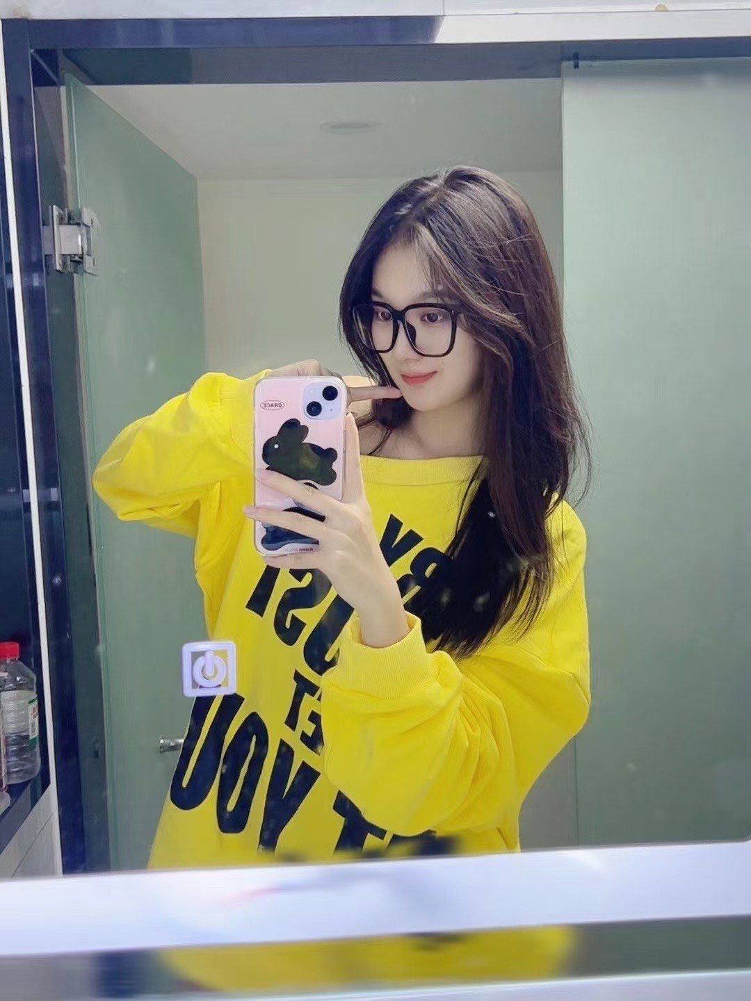 欧美妆小红书搜索_美女高雅造型