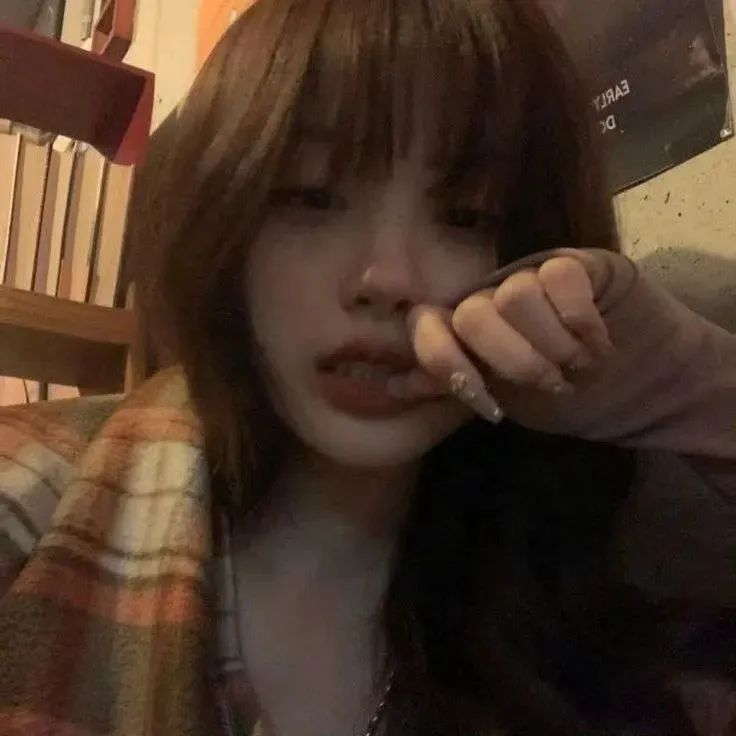 美女壁纸图片2025最新款_美女高雅造型