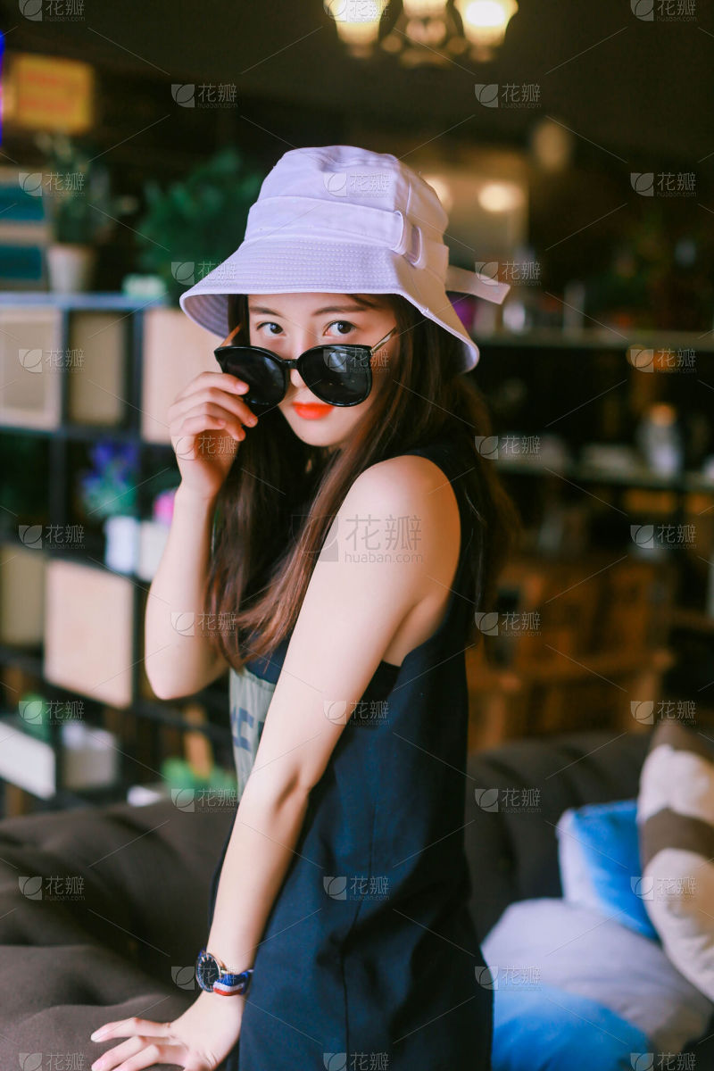 画室里的美女肖像_美女壁纸手机壁纸