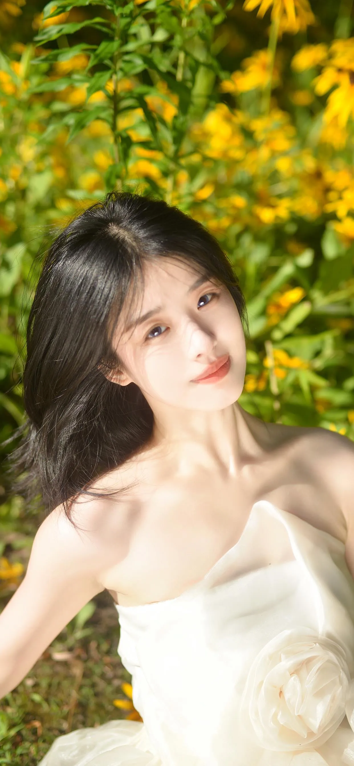 情人节故事感慢快门摄影抱鲜花人物背景_美女头像真人头像可爱