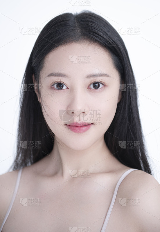 奢华的女人与健康的金发发型和黑珍珠耳环的背景与复制空间侧面_美女壁纸