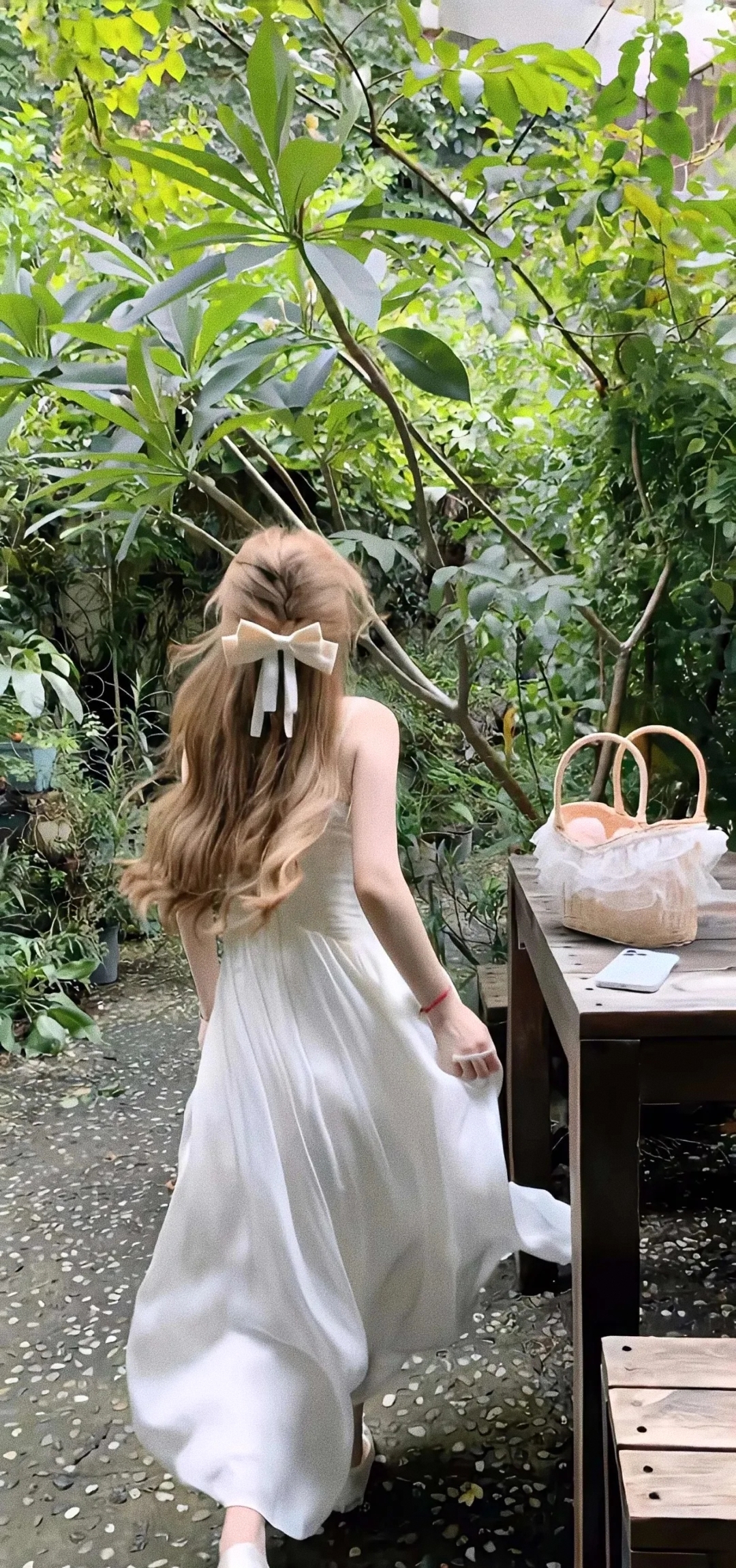 唯美女生头像背影侧面_美女高雅造型