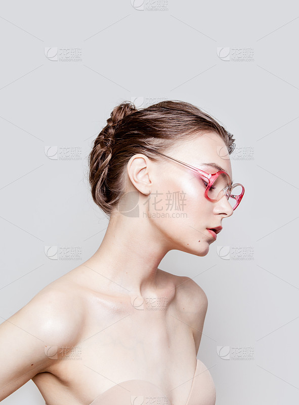 二次元动漫插画闺蜜微信头像套系_美女图片微信头像背影酷霸气