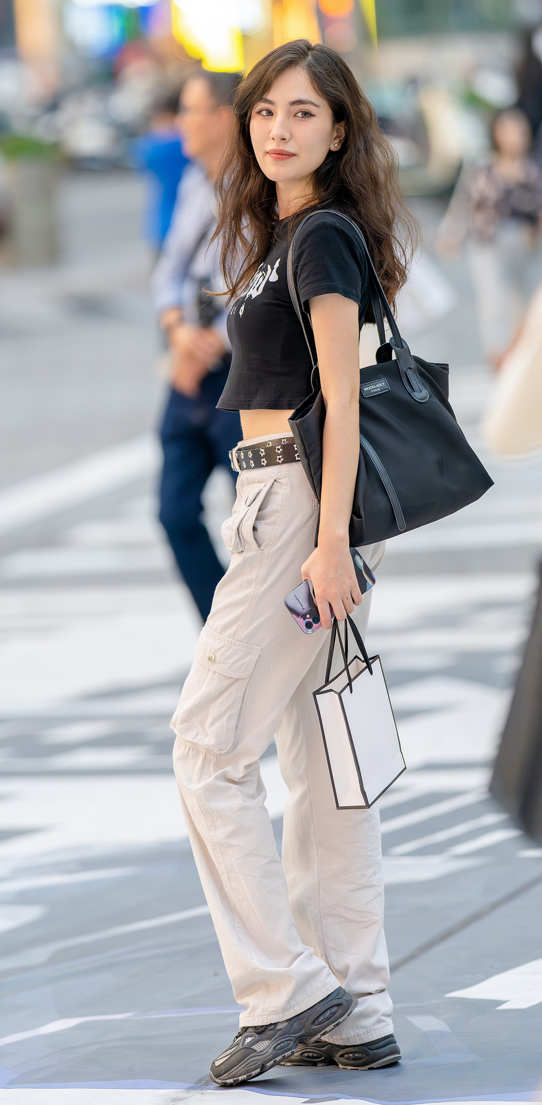 青春靓女山城街拍_美女头像