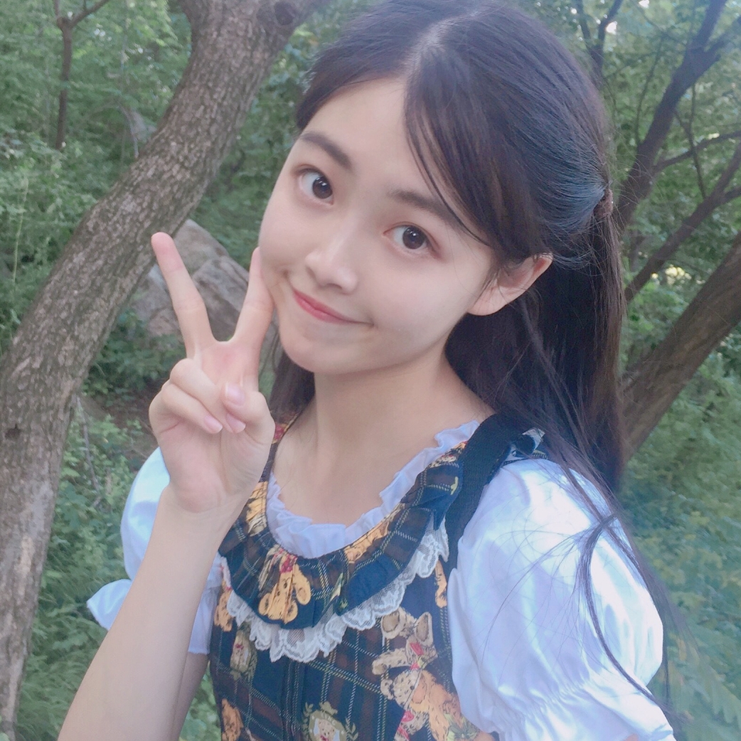 文体娱乐晒照卡点酷炫现代竖版视频_美女自拍