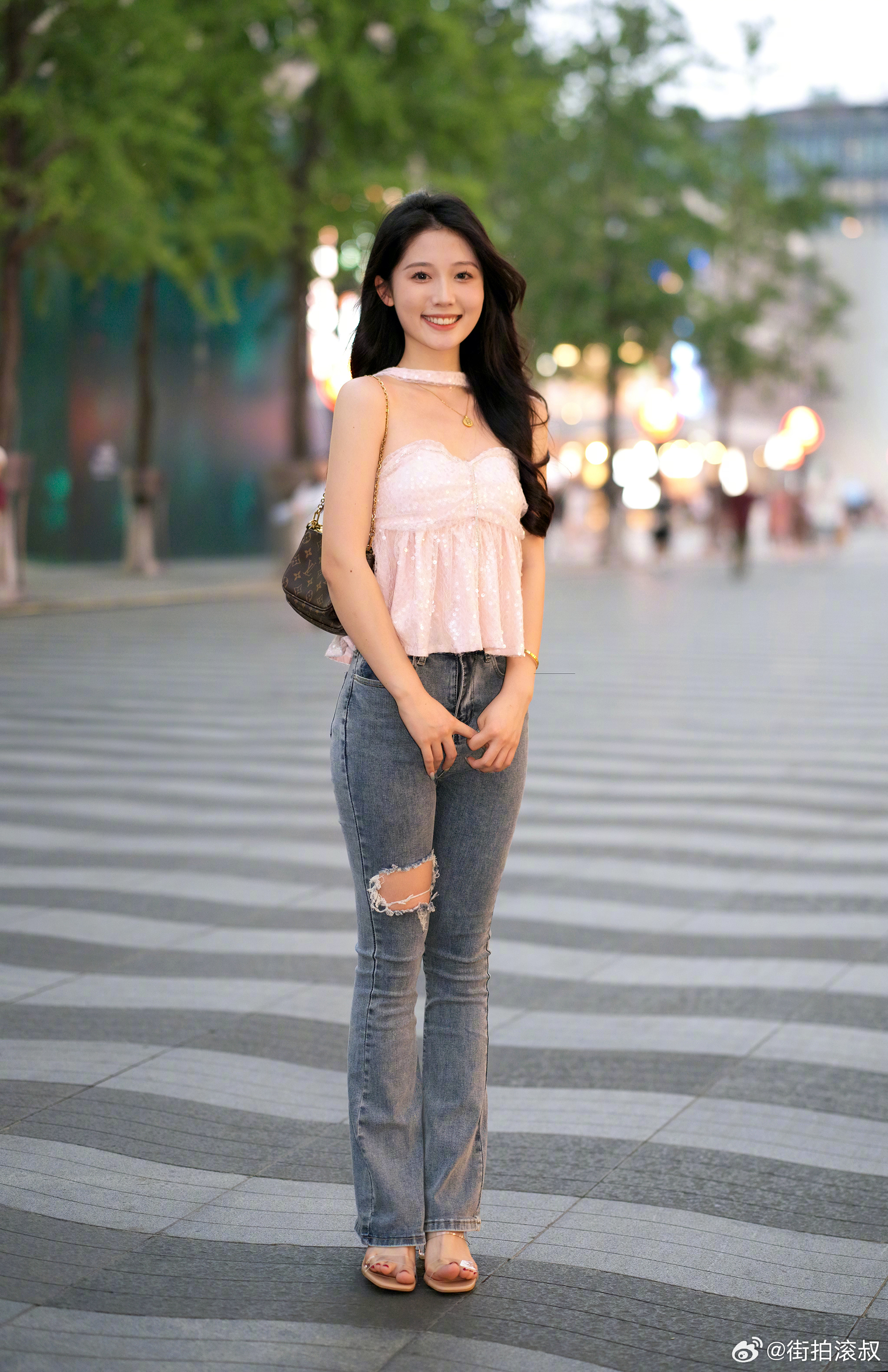 夜景时尚街拍美女摄影照片_美女头像图片