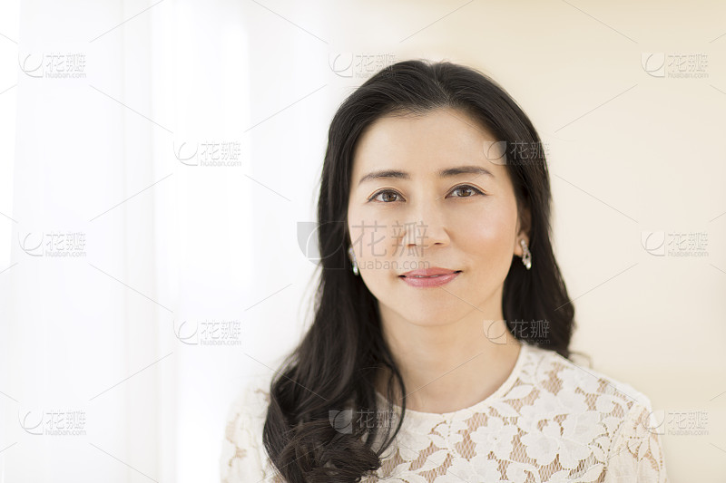 女人女孩黑色高雅波波头发型腰部形状性格剪影_美女头像真人