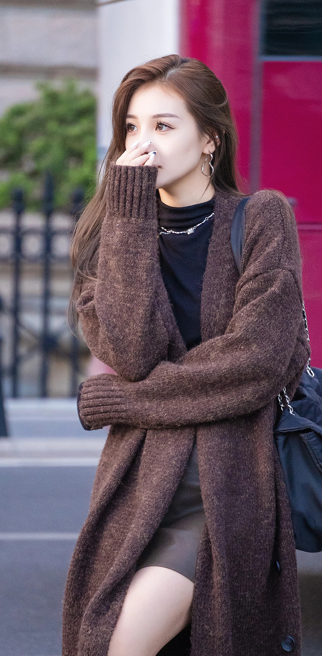 青春美女山城街拍_美女壁纸手机壁纸
