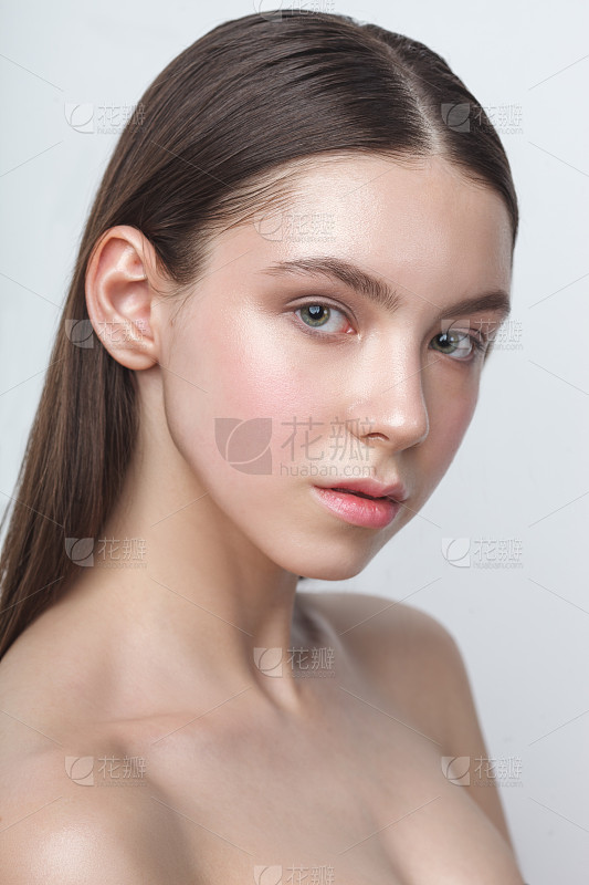 用头巾遮半张脸的美女头像图片_美女头像图片