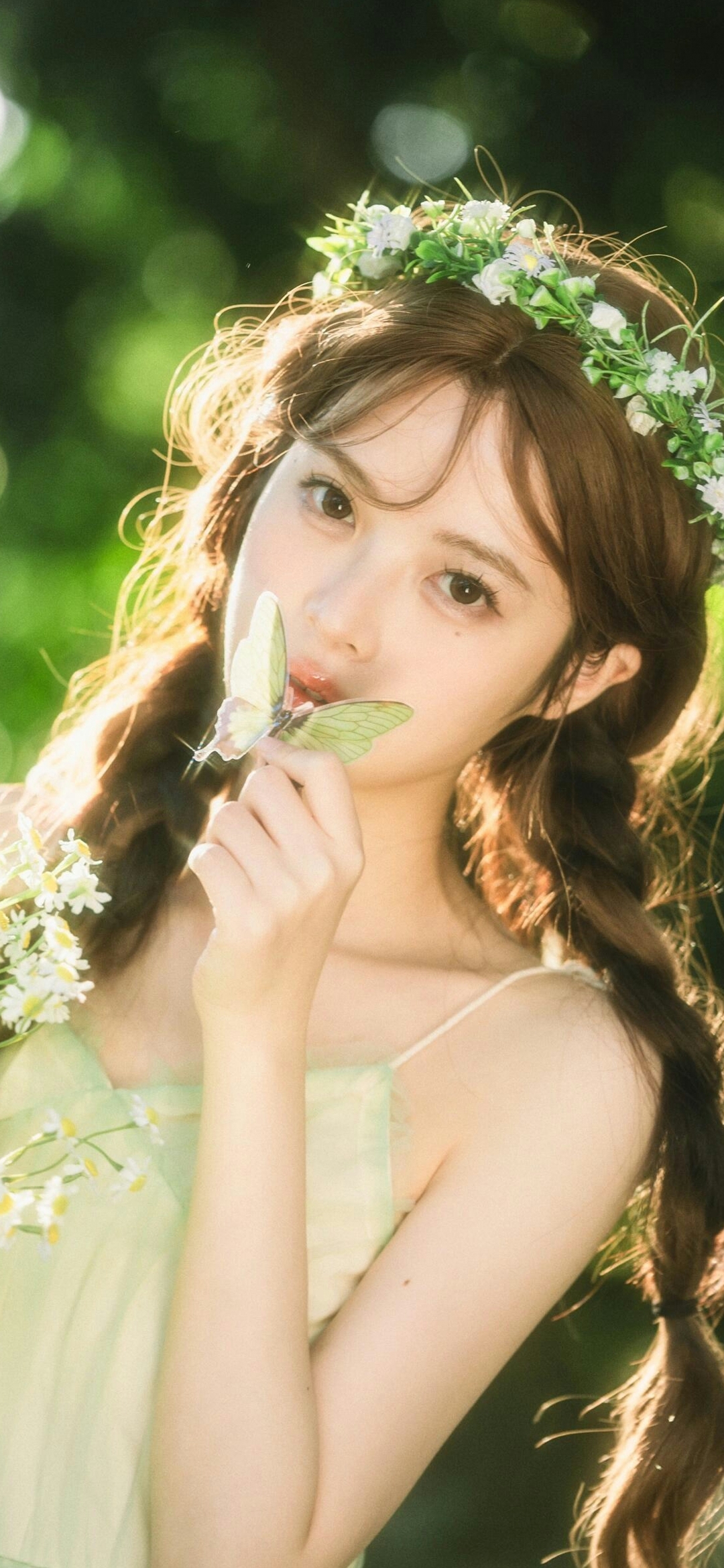 好看的回头美女壁纸_美女头像