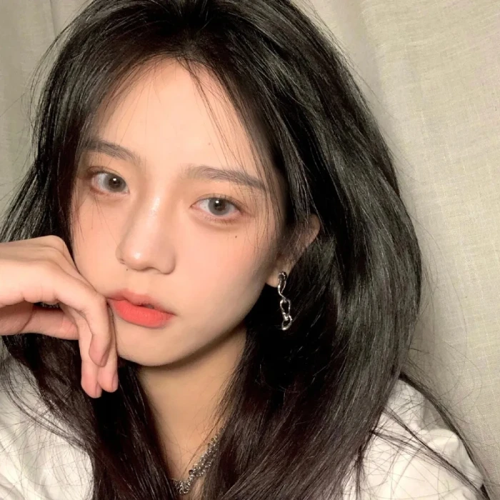 温柔纯欲女生头像_美女时尚街拍