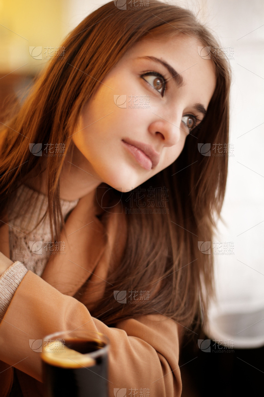 肖像卡通女性人的头部侧面像背景分离多样模板女人头发_美女头像真人