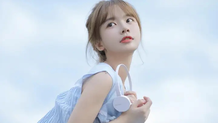 好看阳光居家小清新美女壁纸_美女图片微信头像侧脸