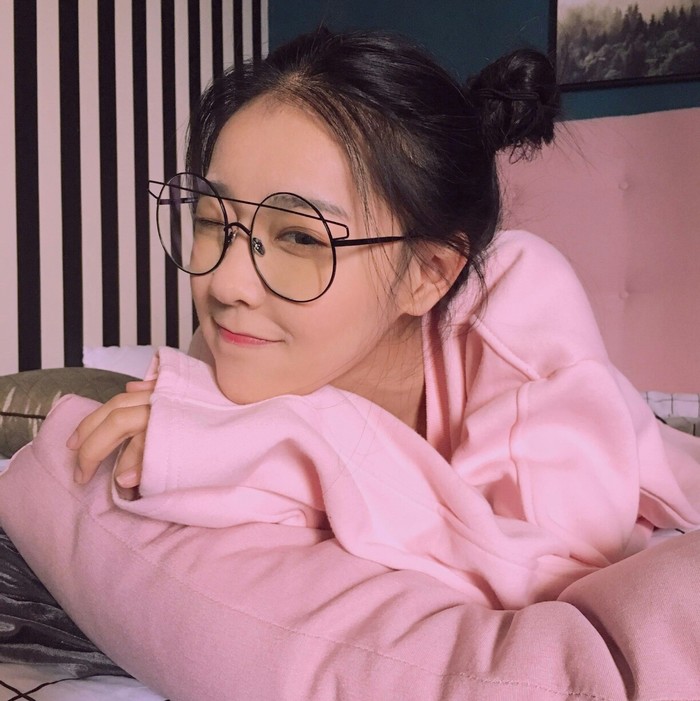 女生真人头像所有的坏运气我来背希望四月对你好一点_美女壁纸手机壁纸