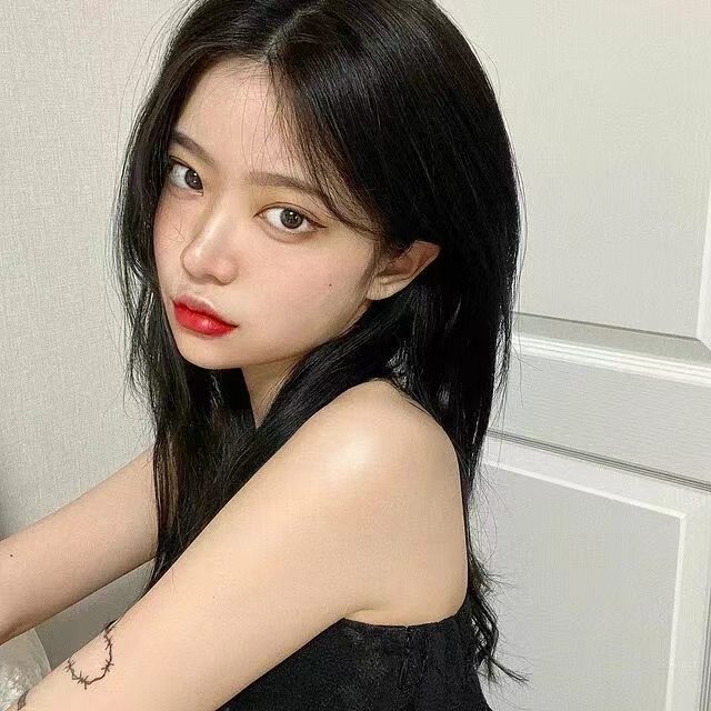 美女秘书长美女自拍