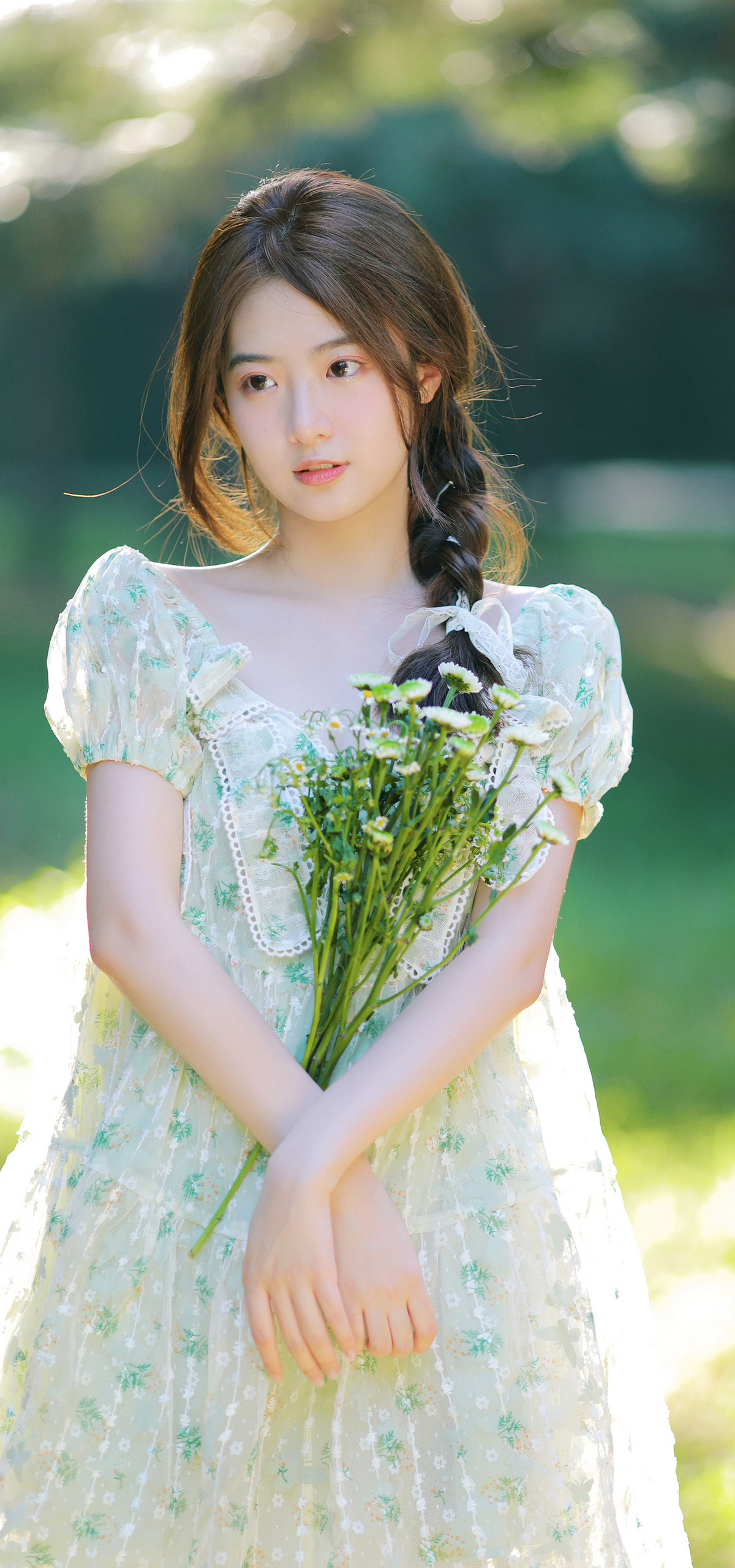 开春就能拍的草坪婚纱照这么拍太好看了_美女头像真人头像可爱
