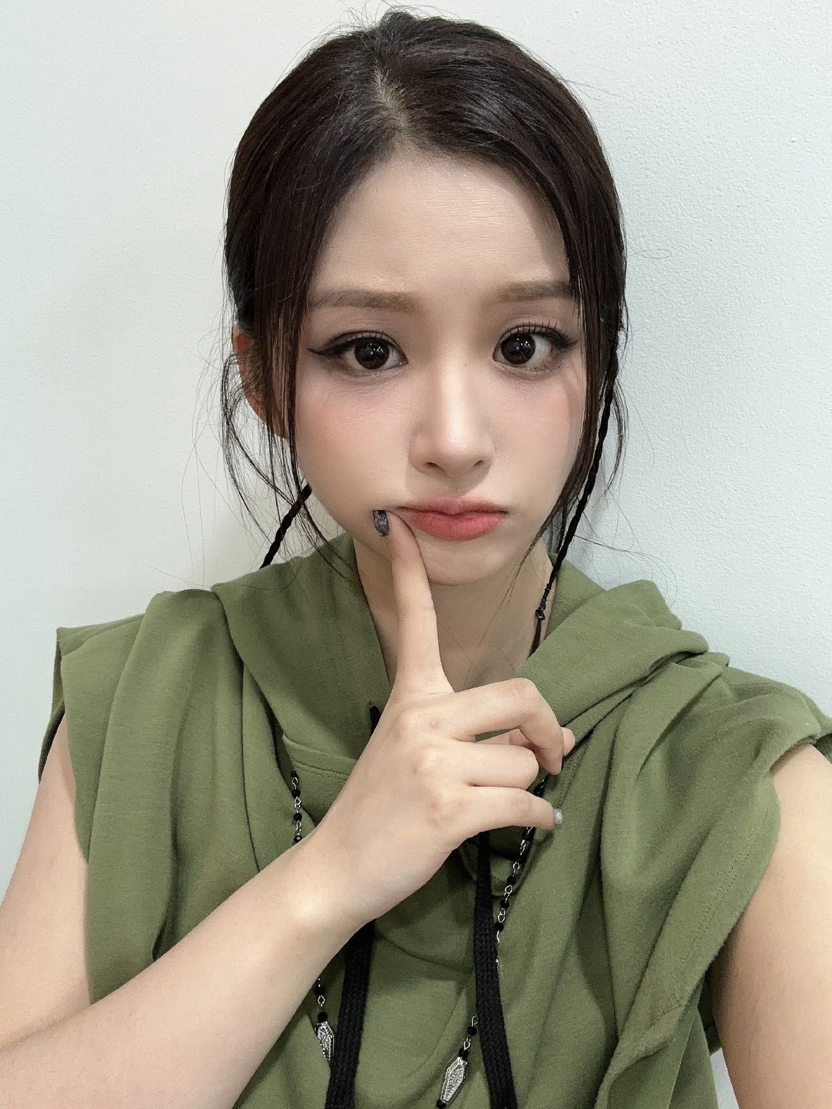 99在线看精品亚洲AV一区美女头像真人背影