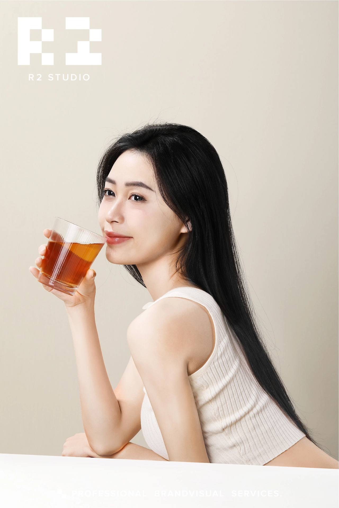 悲哀卧室女孩疲劳的头痛图片_美女头像真人头像高清