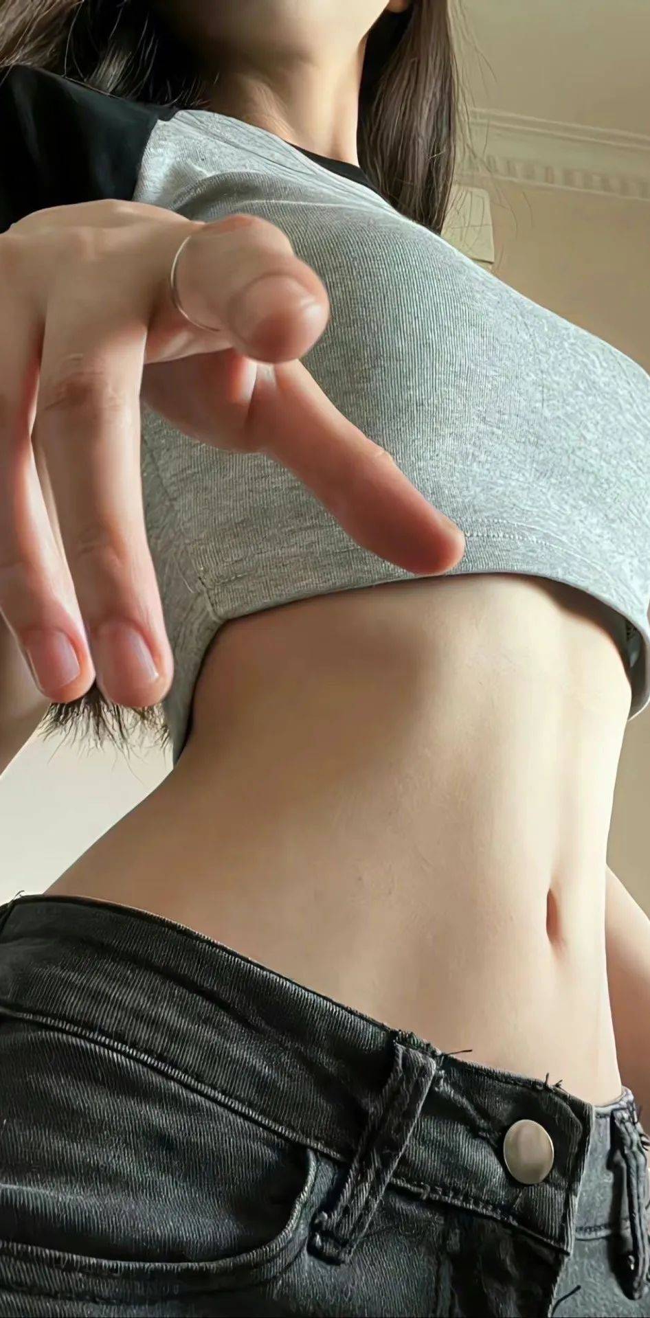 咸鱼混迹娱乐圈美女壁纸