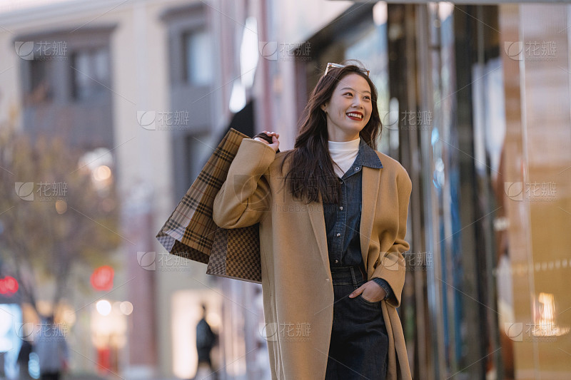 欧美时尚博主街拍精选穿搭_美女头像真人头像高清