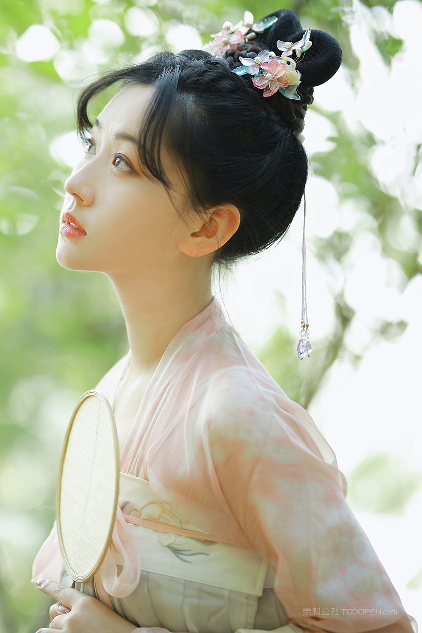 李一桐侧脸美女手机壁纸_美女图片微信头像