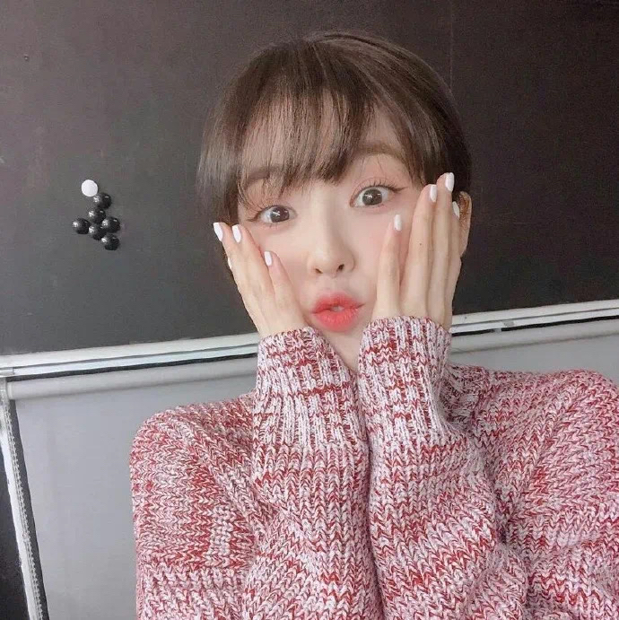 美女头像真人_美女高雅造型