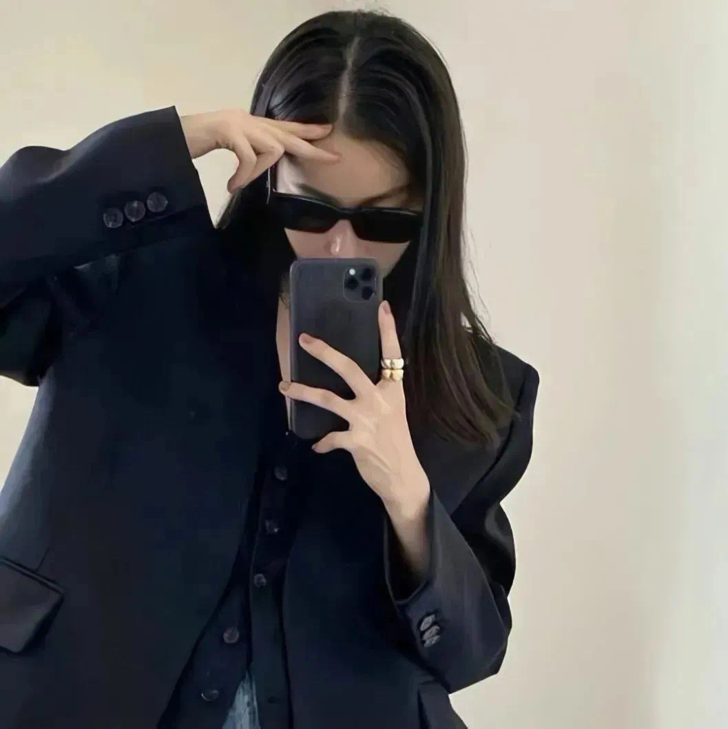美女图片微信头像侧脸_美女照片游泳写真壁纸