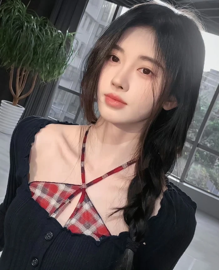 美女头像真人背影_美女头像真人高冷