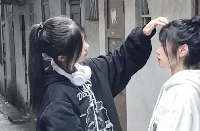 美女头像甜美_美女照片背影侧面唯美