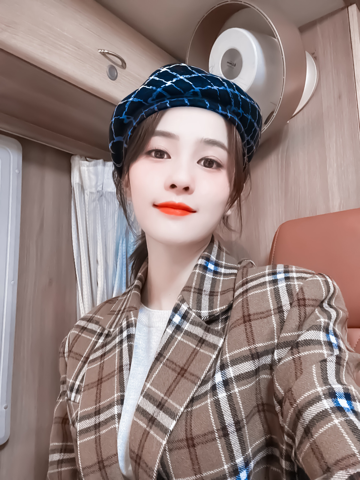 美女高雅造型_美女图片微信头像
