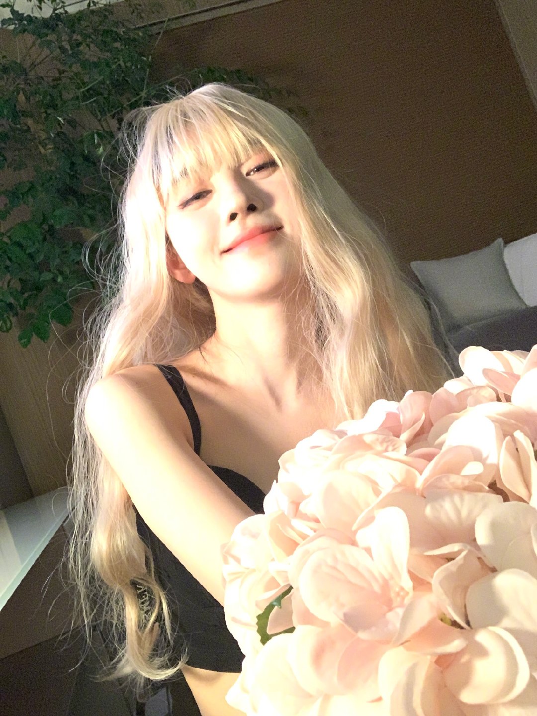 美女图片微信头像侧脸_美女头像甜美