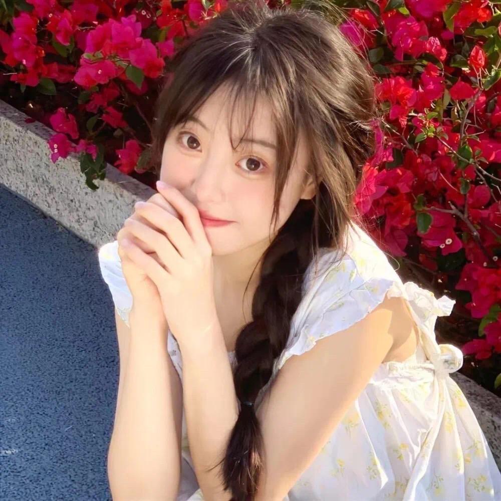 温柔纯欲女生头像_美女图片微信头像