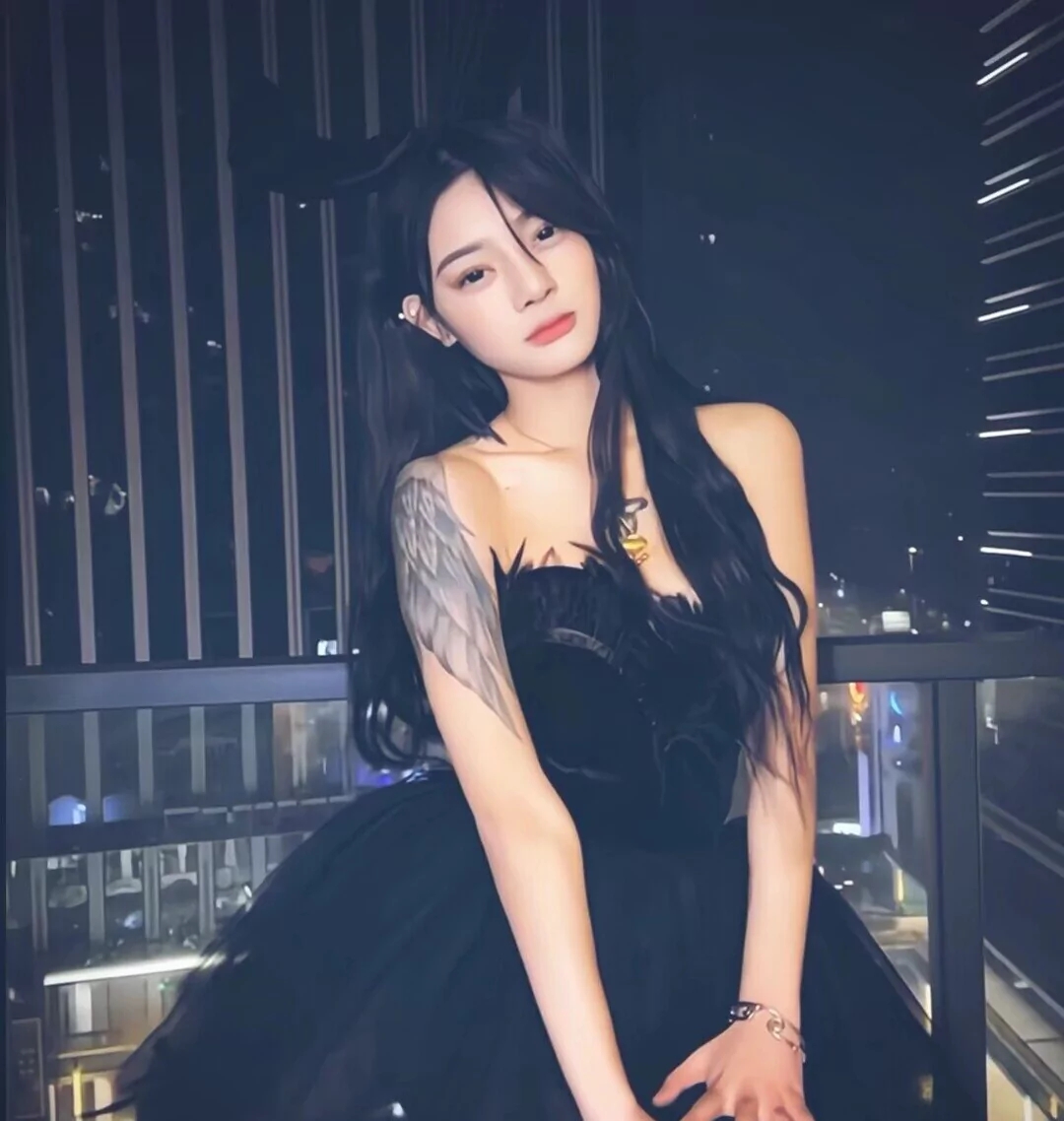 美女头像真人很吸引人_美女壁纸手机壁纸图片身材养眼