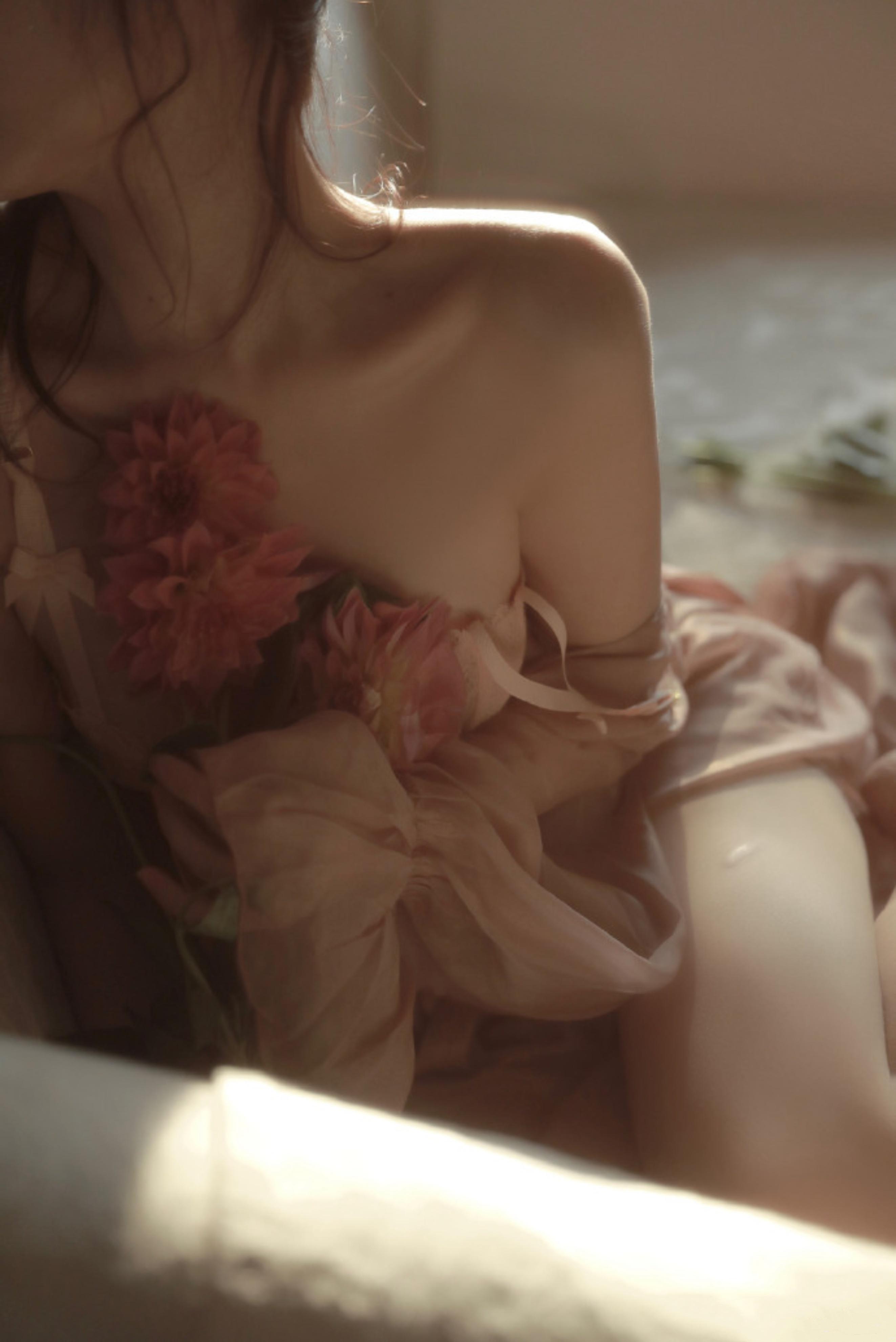 李一桐采集别致的七_美女头像甜美背影