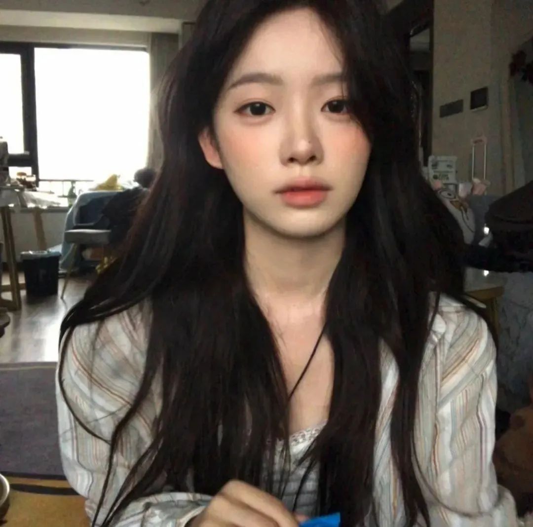 人物系列扁平风人物头像_美女自拍
